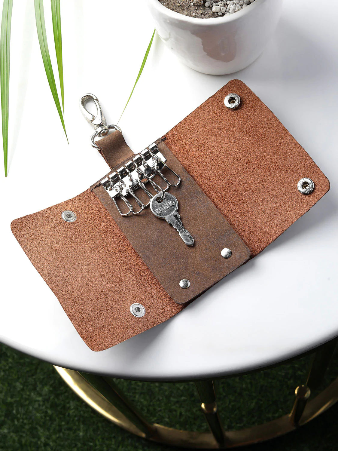 vintage brown genuine leather keyholder