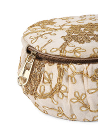 Beige embroidered jewelery box