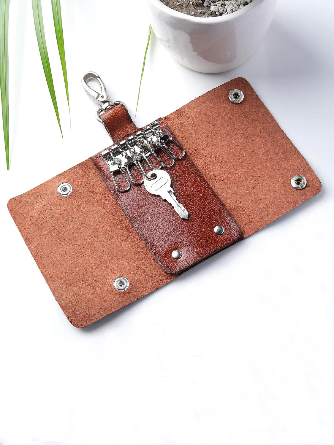 two tone brown textured keyholder